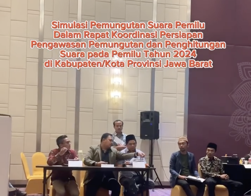 Simulasi Pemungutan Suara Pemilu Dalam Rapat Koordinasi Persiapan Pengawasan Pemungutan dan Penghitungan Suara pada Pemilu Tahun 2024 di Kabupaten/Kota Provinsi Jawa Barat