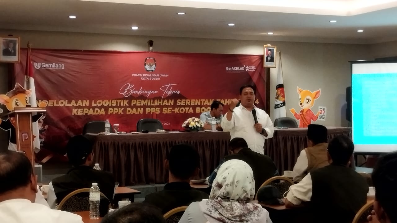 Anggota Bawaslu Kota Bogor, Ahmad Fathoni Menjadi Narasumber pada Kegiatan Bimbingan Teknis Bersama PPK dan PPS terkait Distribusi Logistik