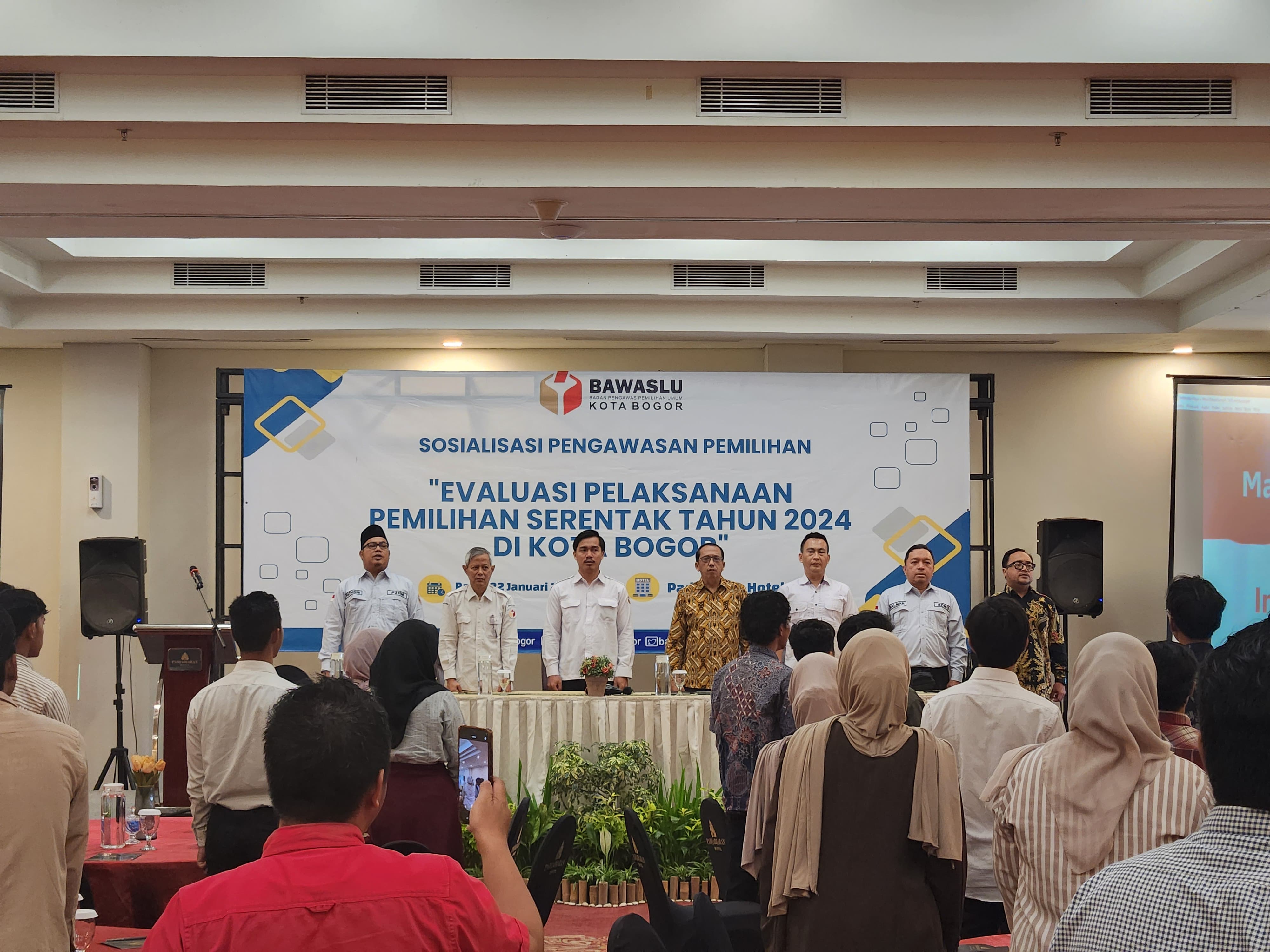 Bawaslu Kota Bogor menggelar kegiatan Sosialisasi Pengawasan Pemilihan dengan tema "Evaluasi Pelaksanaan Pemilihan Serentak Tahun 2024 di Kota Bogor" Bersama Mahasiswa Pakuan