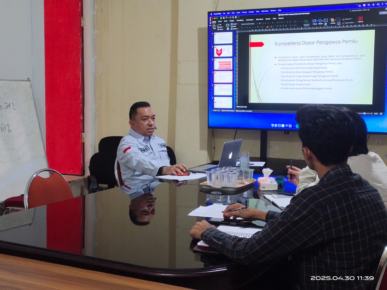 Salman Alfarisi, Anggota Bawaslu Kota Bogor Berikan Materi Kompetensi Dasar Pengawas Pemilu Kepada Kelas Magang Mahasiswa Fakultas Hukum Universitas Pakuan Bogor