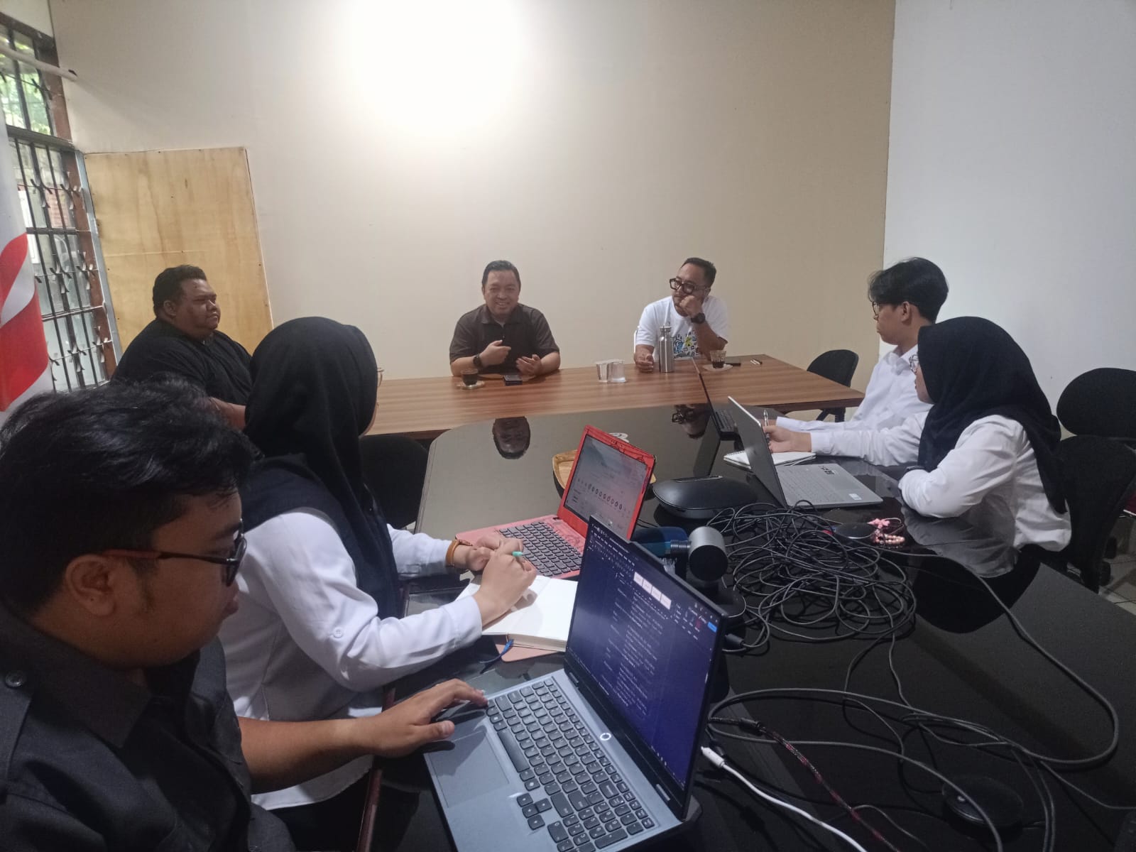 Bawaslu Kota Bogor Adakan Rapat Internal Membahas Kerja Setiap Divisi Di Bawaslu Kota Bogor Sekaligus Memberikan Pengetahuan Kerja Bagi CPNS Bawaslu