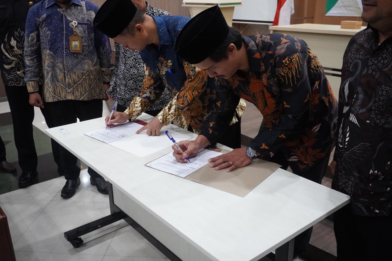 Bawaslu Kota Bogor dan Kementerian Agama Kota Bogor Tandatangani MoU untuk Perkuat Pendidikan Politik Pemilih Pemula