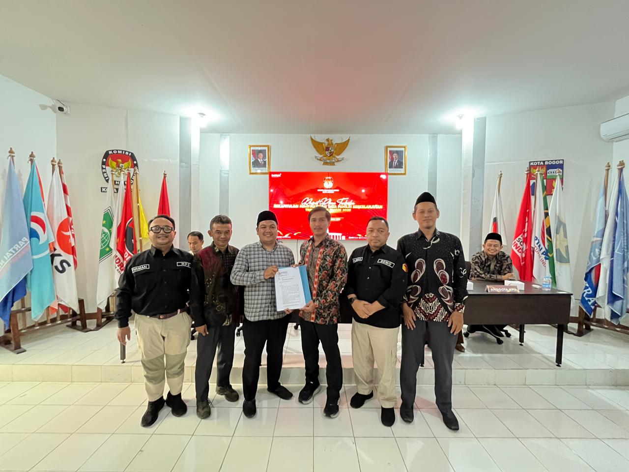 Hadiri Rapat Pleno Terbuka Rekapitulasi Daftar Pemilih Berkelanjutan Triwulan III Tahun 2025 tingkat Kota Bogor, Bawaslu Kota Bogor Sampaikan Saran Perbaikan