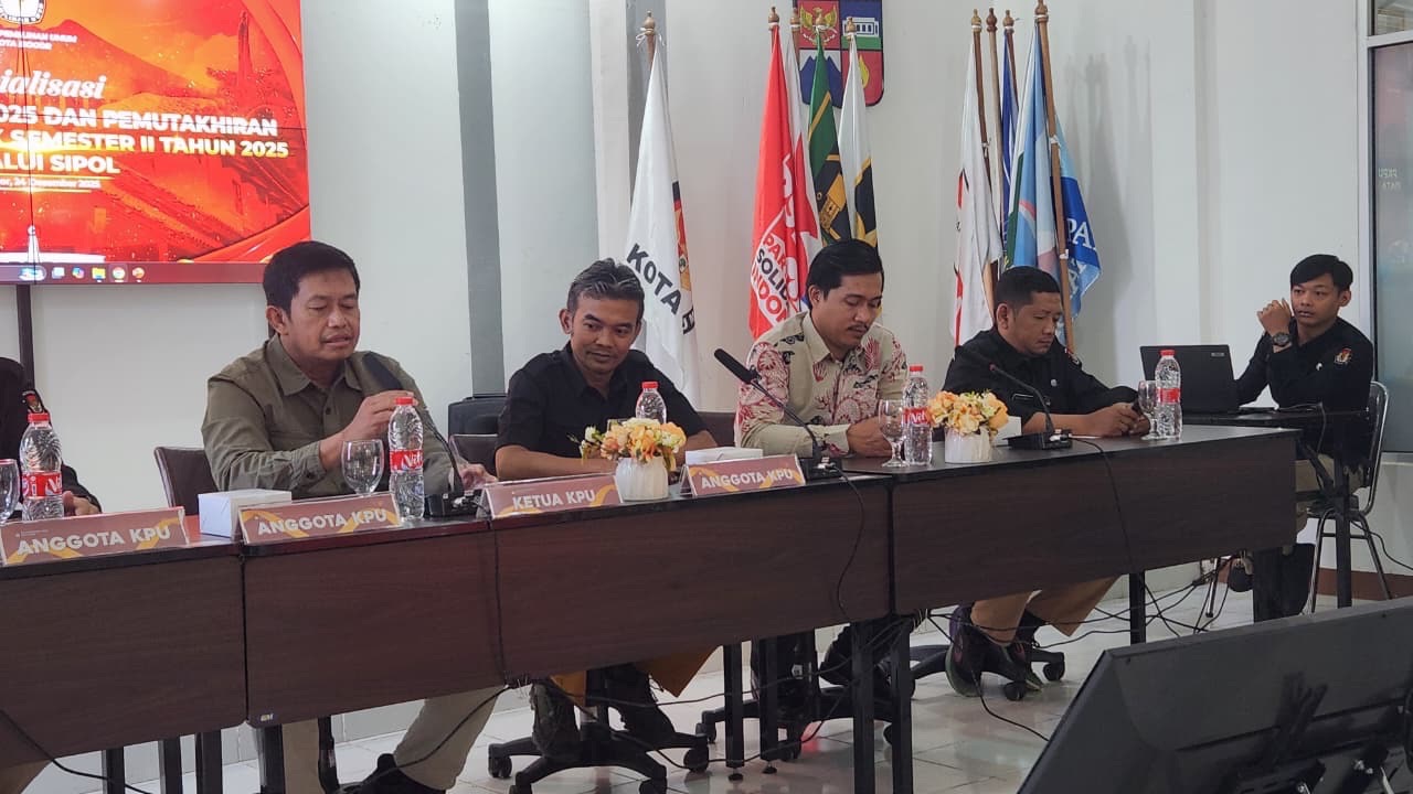 Ketua Bawaslu Kota Bogor Hadiri Undangan Sosialosasi PDPPB Semester II Dari KPU Kota Bogor.