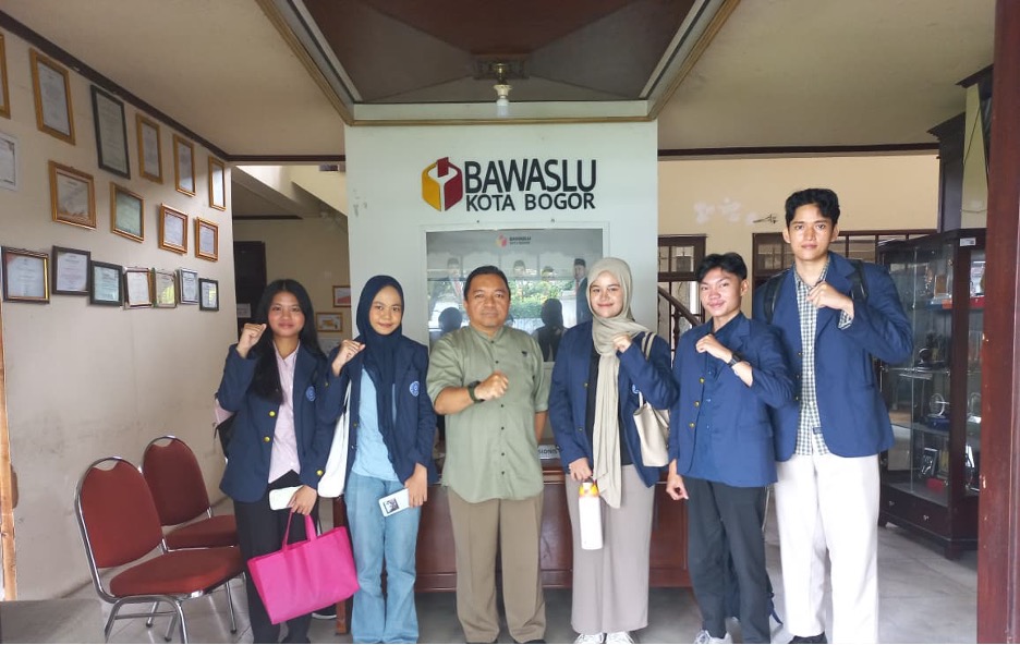 Anggota Bawaslu Kota Bogor Salman Alfarisi, Terima Kunjungan Mahasiswa IPB Untuk Melakukan Wawancara Akademik