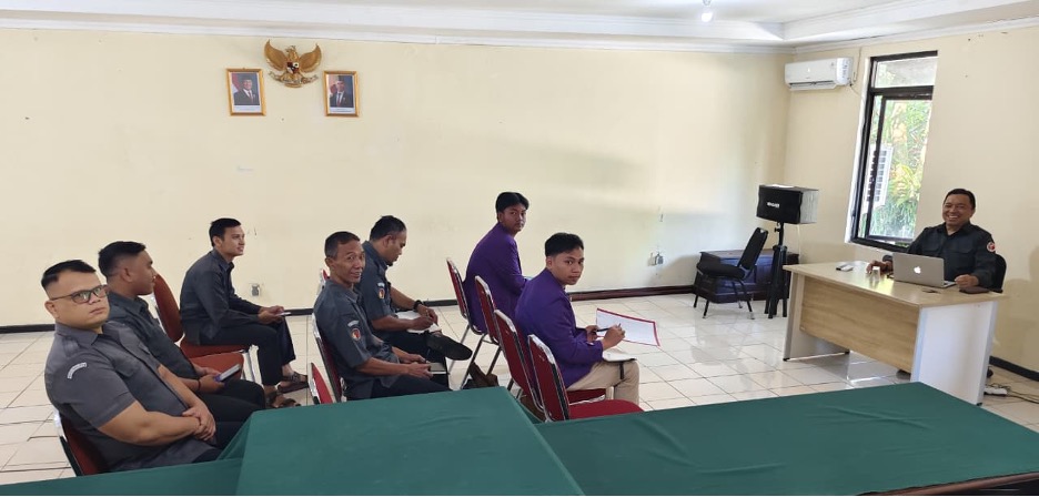 Salman Alfarisi Jelaskan Kompetensi Dasar Pengawas Pemilu Kepada Staf dan Peserta Magang