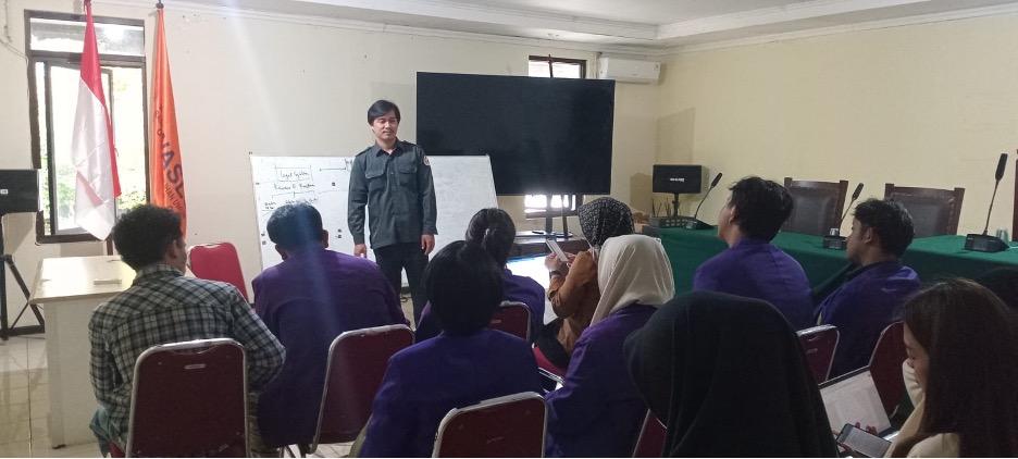 Herdiyatna Pandu Diskusi Kelas Magang Bawaslu Kota Bogor