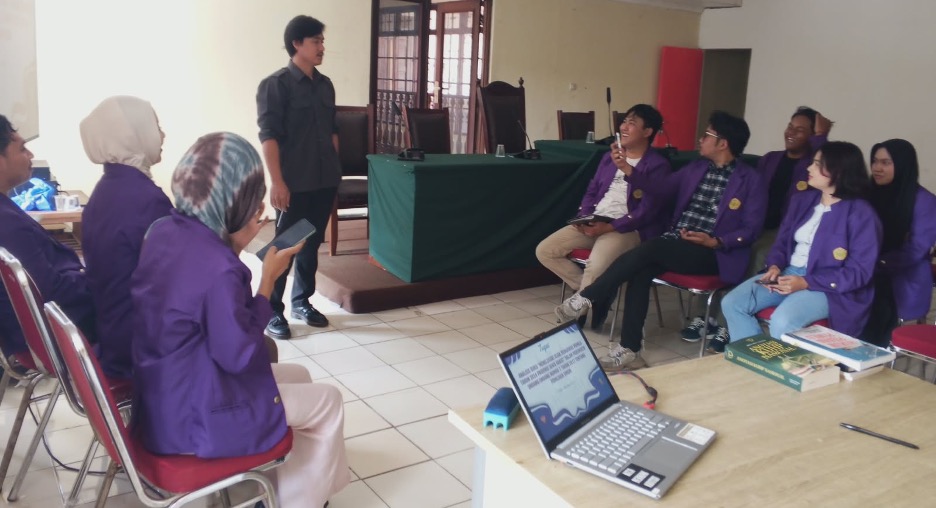 Ketua Bawaslu Kota Bogor, Herdiyatna Pandu Diskusi Kelas Magang Bawaslu Kota Bogor