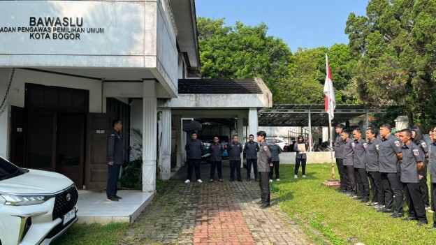 Kasubbag P2HM Bawaslu Kota Bogor Ajak Jajaran Untuk Tetap Profesional Meski Terjadi Perubahan Jam kerja