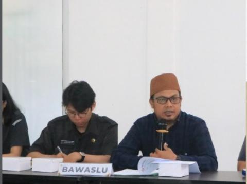 Pastikan Data Pemilih Akurat, Anggota Bawaslu Kota Bogor Turun Langsung Awasi Pleno PDPB KPU Triwulan IV 2025