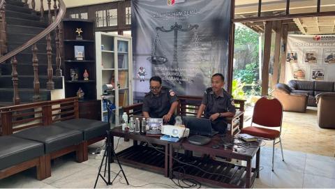 Kordiv. Penyelesaian Sengketa Bawaslu Provinsi Jawa Barat, Harminus Koto Berikan Arahan Pengisian Alat Kerja PDPPB