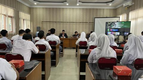 Bawaslu Mengajar, Pemilih Pemula Diajak Kawal Demokrasi
