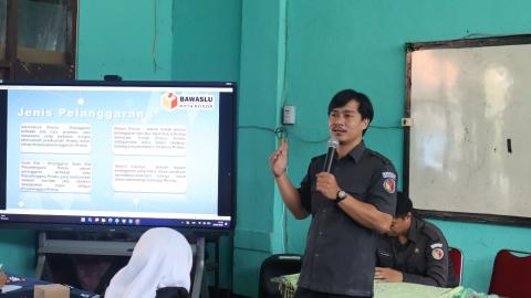 Bawaslu Kota Bogor Kunjungi SMK Ranti Mula Untuk Laksanakan Program Bawaslu Goes To School