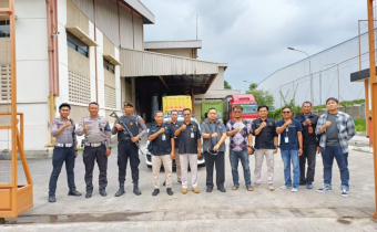 Kordiv. Sumber Daya Manusia, Organisasi dan Diklat Bawaslu Kota Bogor, Salman Alfarisi Lakukan Pengawasan Melekat Pada Penjemputan Surat Suara Presiden dan Wakil Presiden di Percetakan