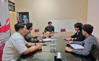 Ketua Bawaslu Kota Bogor, Herdiyatna Sampaikan Materi Kepada Mahasiswa Magang Dari Universitas Pakuan di Bawaslu Kota Bogor