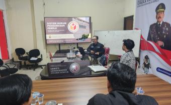 Anggota Bawaslu Kota Bogor, Firman Wijaya Sampaikan Materi Sistem Hukum Pengawasan Pemilu Pada Kelas Magang Mahasiswa Fakultas Hukum Universitas Pakuan Bogor di Kantor Bawaslu Kota Bogor