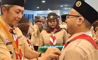 Anggota Bawaslu Kota Bogor Terima Tanda Penghargaan dari Gerakan Pramuka Kwarcab Kota Bogor