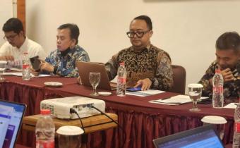 Anggota Bawaslu Kota Bogor, Firman Wijaya Paparkan Pengawasan Pemilu dalam FGD yang diselenggarakan IPB