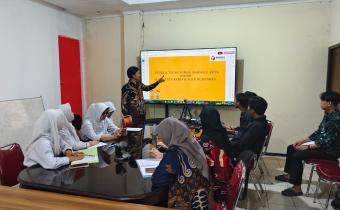 Ketua Bawaslu Kota Bogor, Herdiyatna Isi Materi Penguatan Internal Untuk CPNS, Mahasiswa Magang, dan Siswa Praktek Kerja Lapangan di Lingkungan Bawaslu Kota Bogor