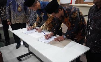 Bawaslu Kota Bogor dan Kementerian Agama Kota Bogor Tandatangani MoU untuk Perkuat Pendidikan Politik Pemilih Pemula