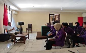 Salman Alfarisi Jelaskan Pengawasan Logistik Kepada Peserta Magang