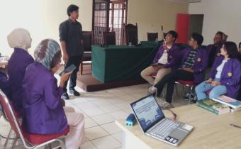 Ketua Bawaslu Kota Bogor, Herdiyatna Pandu Diskusi Kelas Magang Bawaslu Kota Bogor