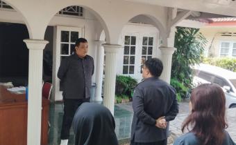 pada penjelasan kujang berikan gambar bentuk logo angka 8 secara utuh dan hanya lambang kujang yang diwarnai